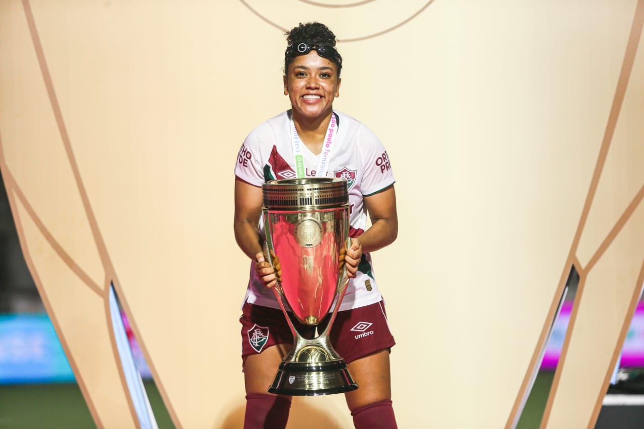 JULIA FERREIRA É CAMPEÃ PELO FLUMINENSE